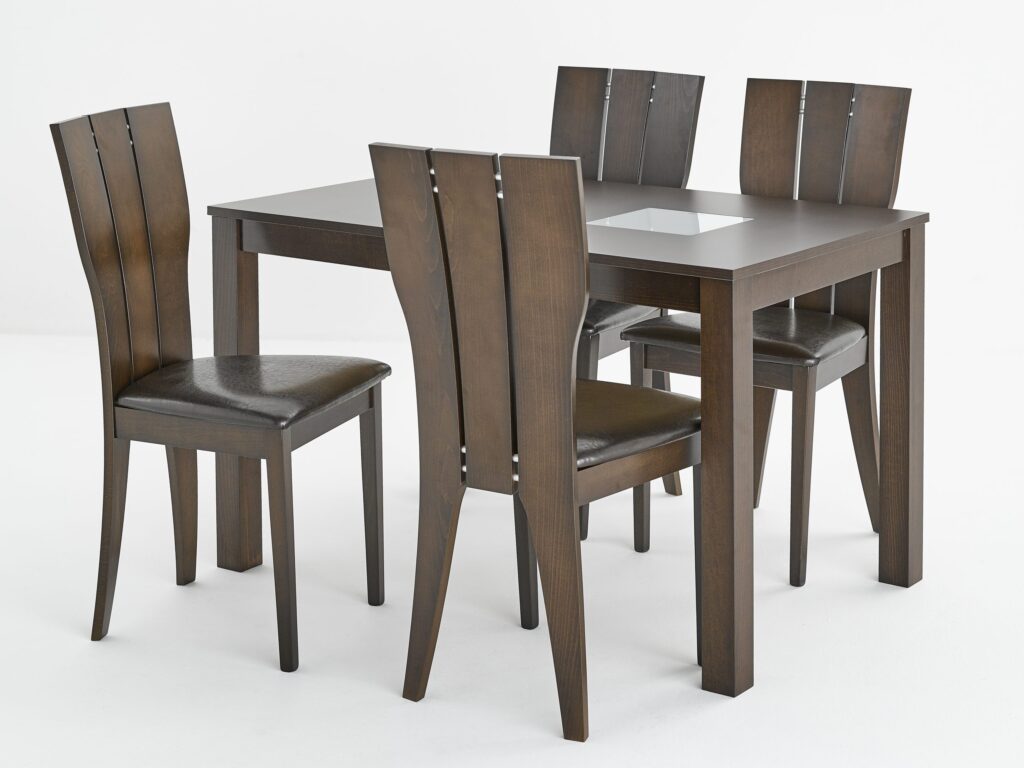 Orlando Table With Chicago Chairs